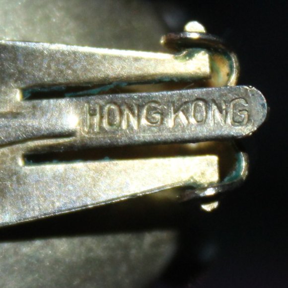 Vintage Clip Back black and white pearl earrings, stamped HONG KONG (Used Item) - Picture 6 of 6